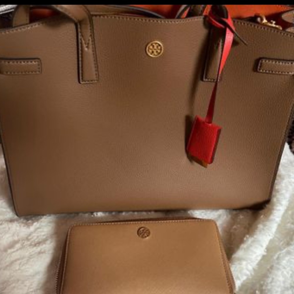 Authentic Tory Burch purse and wallet brand new